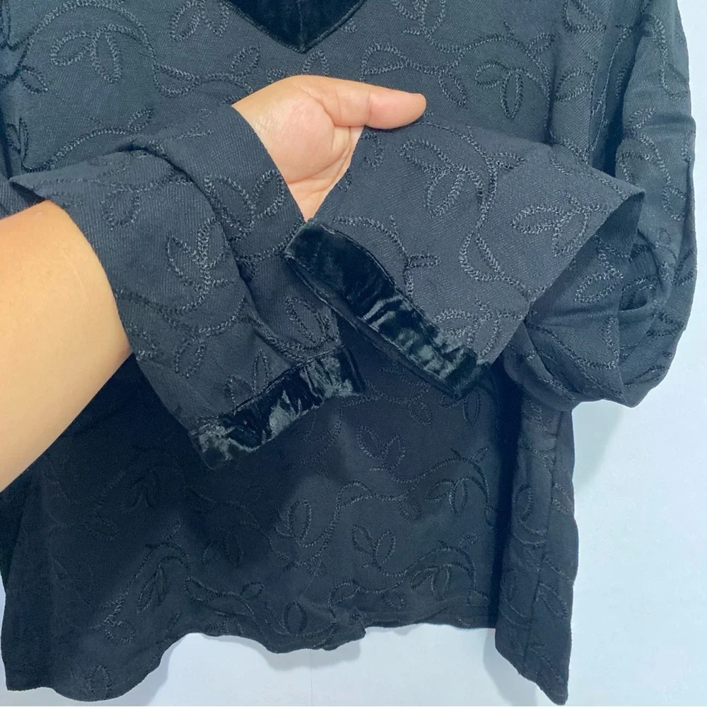 J. Jill Black Embroidered V-Neck Long Sleeve Top XL Textured Floral Made in‎ USA